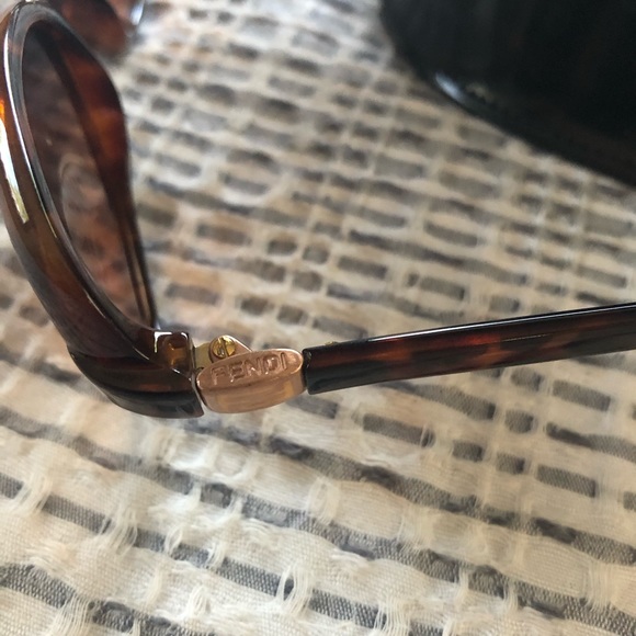 VINTAGE Fendi Sunglasses - Picture 4 of 4